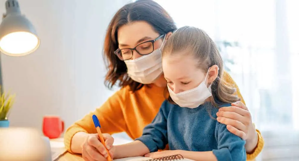 maestra con nino scaled